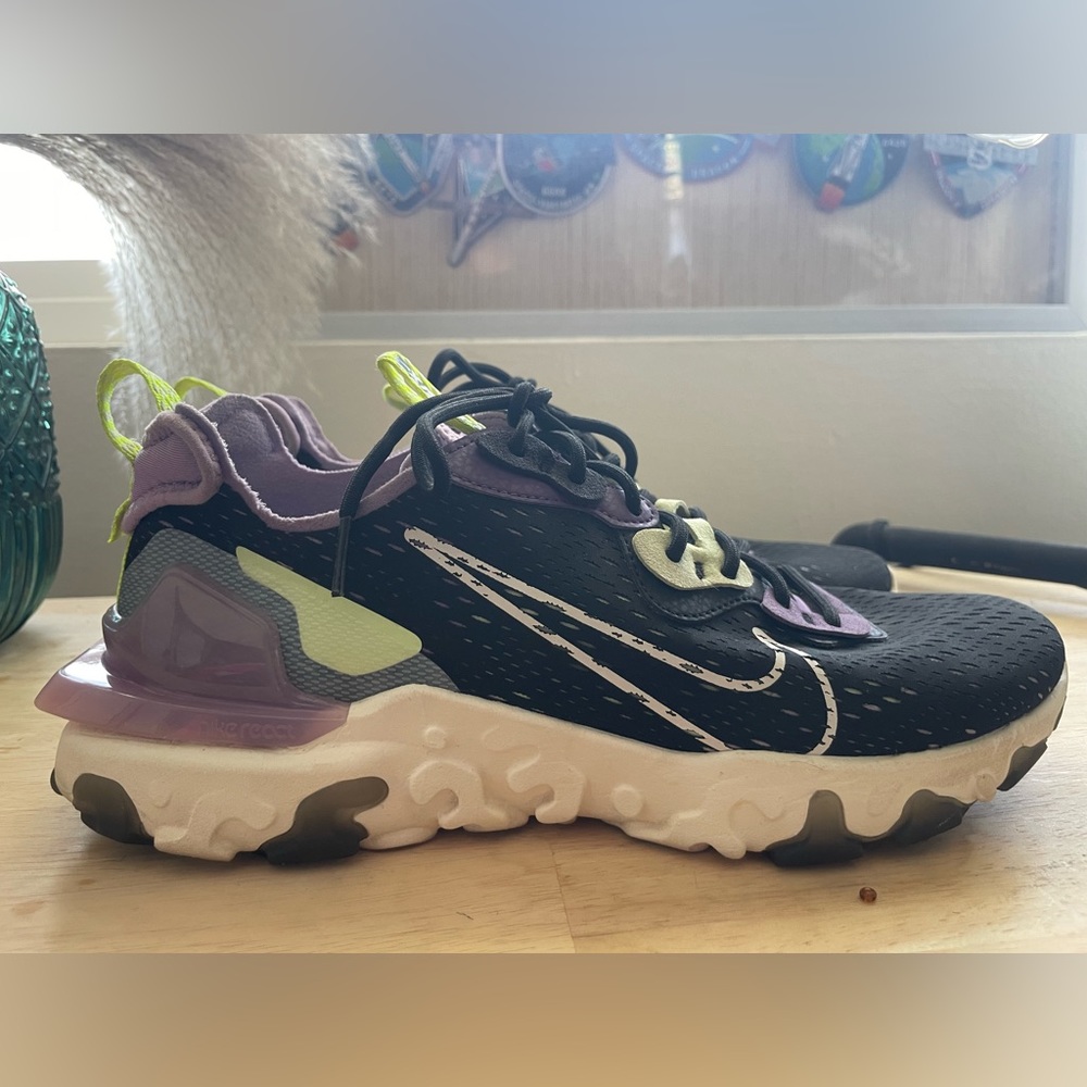 Nike React Vision Gravity Purple Black Sail Size 9.5 Sneakers CD4373-002